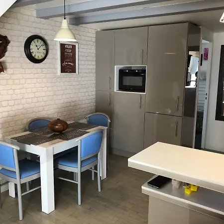 Jolie Villa *